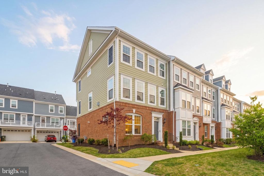 Image 25 of property listing at 55 JOCKEY DR, La Plata, MD 20646