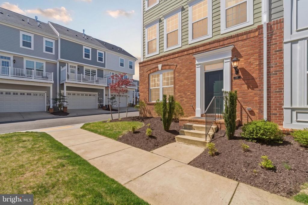 Image 26 of property listing at 55 JOCKEY DR, La Plata, MD 20646