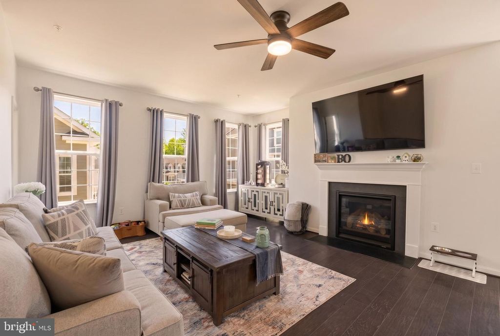 Image 3 of property listing at 55 JOCKEY DR, La Plata, MD 20646