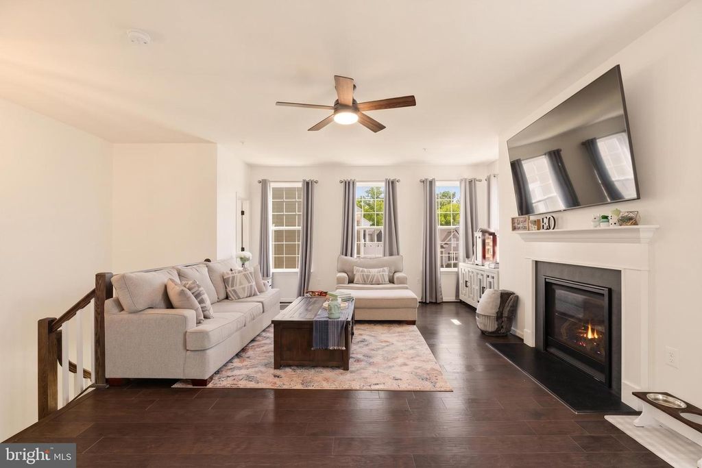 Image 4 of property listing at 55 JOCKEY DR, La Plata, MD 20646