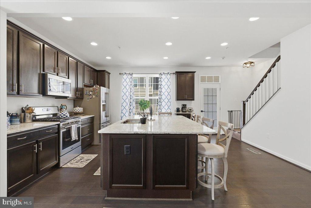 Image 6 of property listing at 55 JOCKEY DR, La Plata, MD 20646