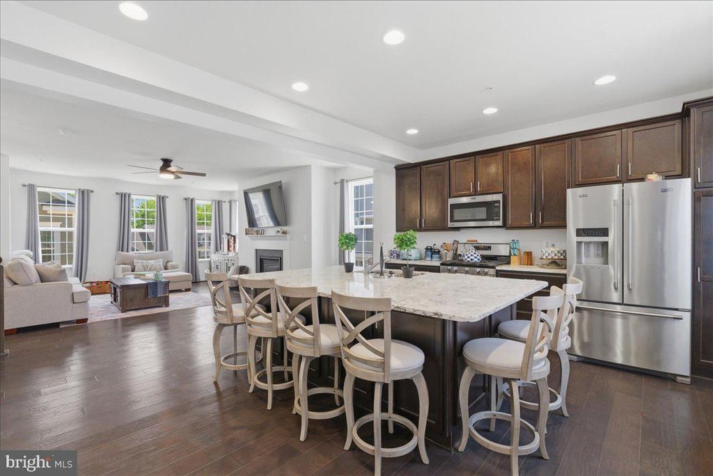 Image 7 of property listing at 55 JOCKEY DR, La Plata, MD 20646