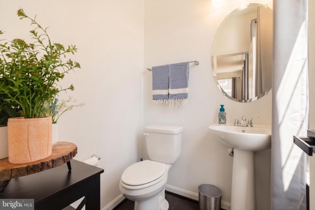 Image 9 of property listing at 55 JOCKEY DR, La Plata, MD 20646