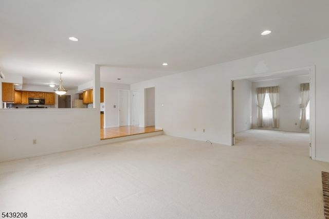 6 Pinewood Lane, Warren Twp., NJ 07059