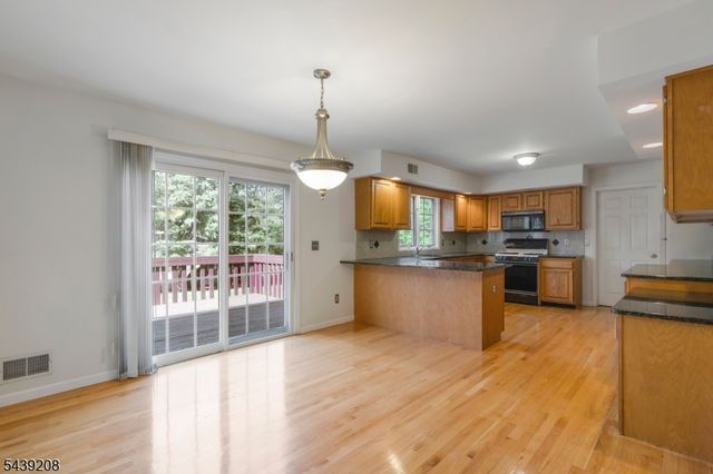 6 Pinewood Lane, Warren Twp., NJ 07059