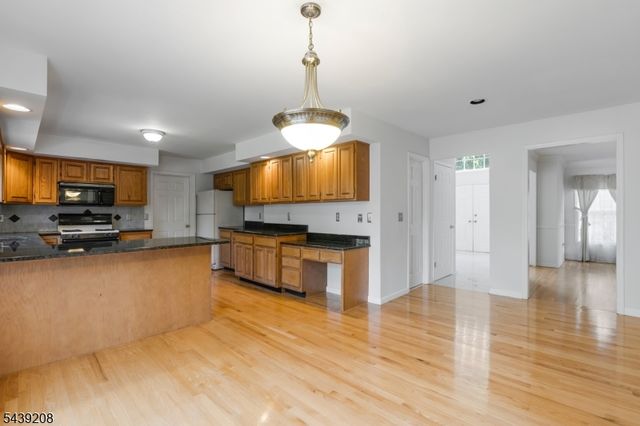 6 Pinewood Lane, Warren Twp., NJ 07059