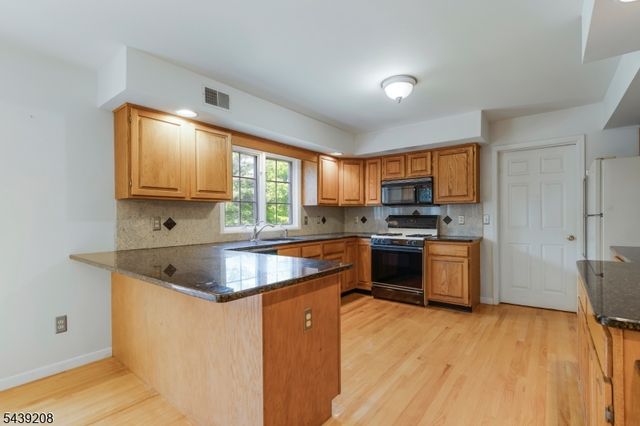 6 Pinewood Lane, Warren Twp., NJ 07059