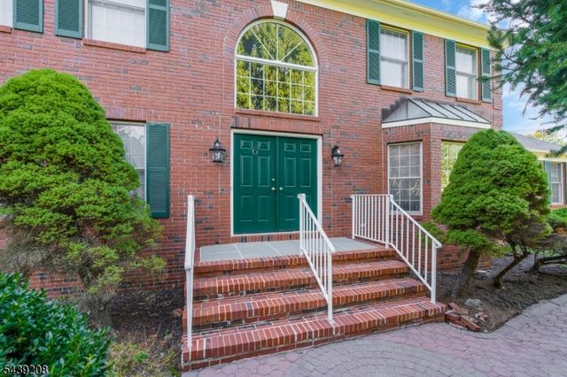 6 Pinewood Lane, Warren Twp., NJ 07059