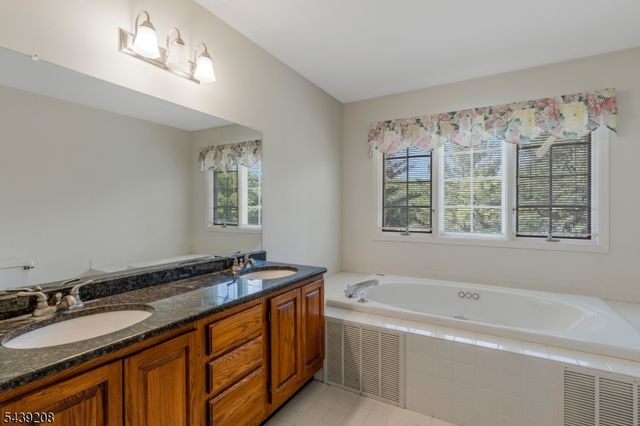 6 Pinewood Lane, Warren Twp., NJ 07059