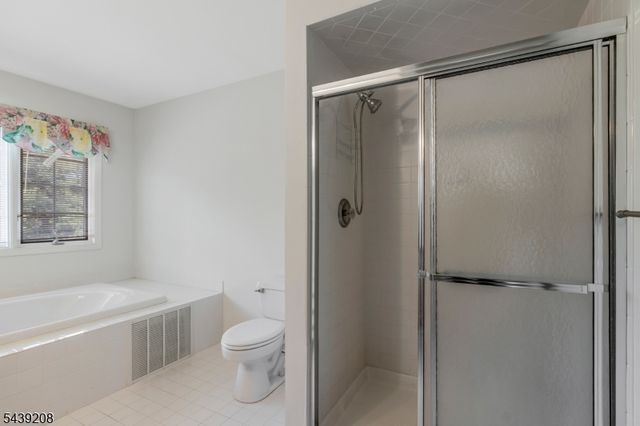 6 Pinewood Lane, Warren Twp., NJ 07059