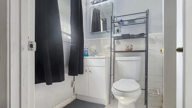 931 W RAINES RD, Memphis, TN 38109