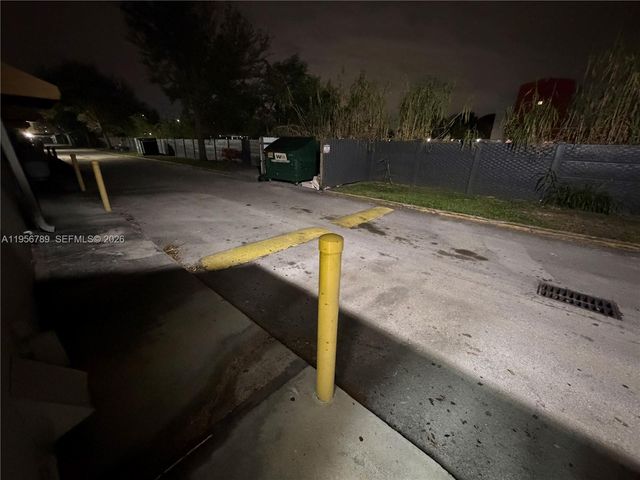 18505 NW 75th Pl, Hialeah, FL 33015