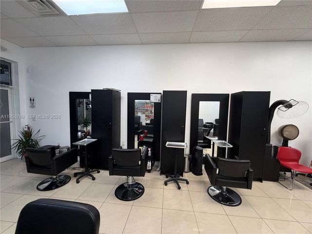 18505 NW 75th Pl, Hialeah, FL 33015
