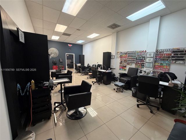 18505 NW 75th Pl, Hialeah, FL 33015