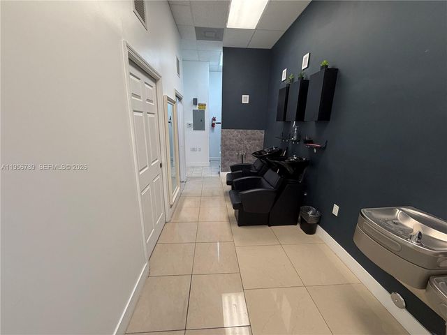 18505 NW 75th Pl, Hialeah, FL 33015