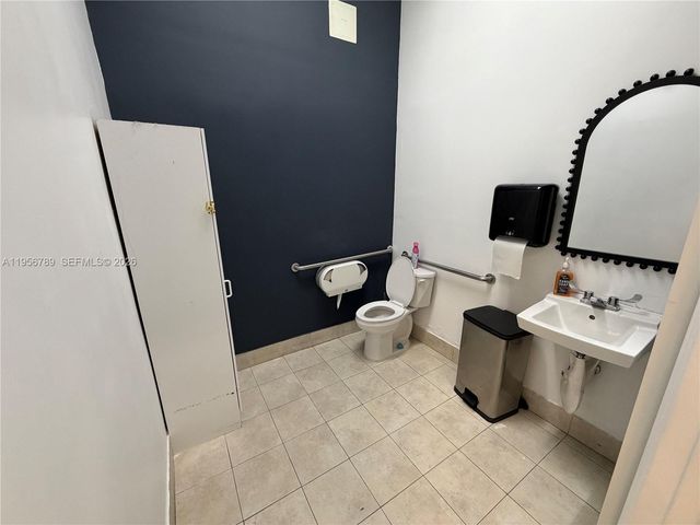 18505 NW 75th Pl, Hialeah, FL 33015