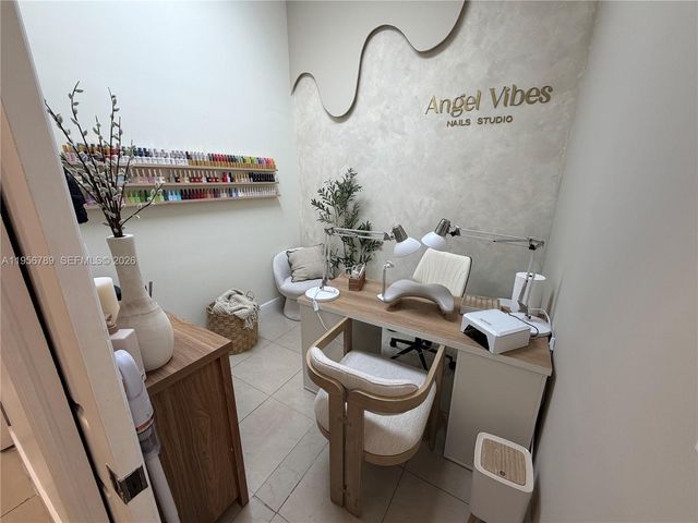 18505 NW 75th Pl, Hialeah, FL 33015