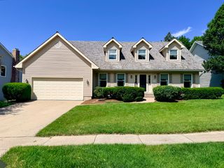 1137 LOYOLA Drive, Libertyville, IL 60048