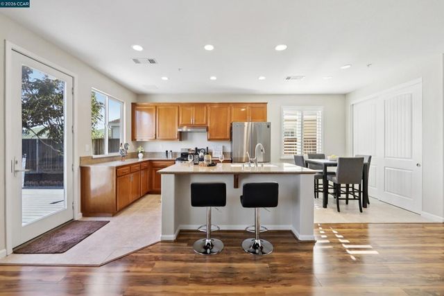 1078 Santa Lucia Dr, Pittsburg, CA 94565