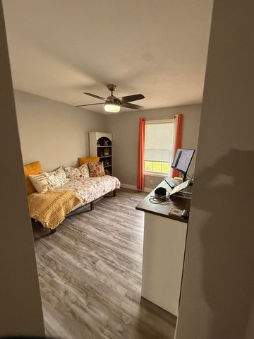 108 E Church Hill Court, Nixa, MO 65714