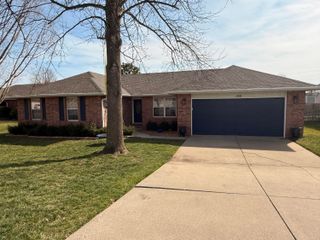 108 E Church Hill Court, Nixa, MO 65714