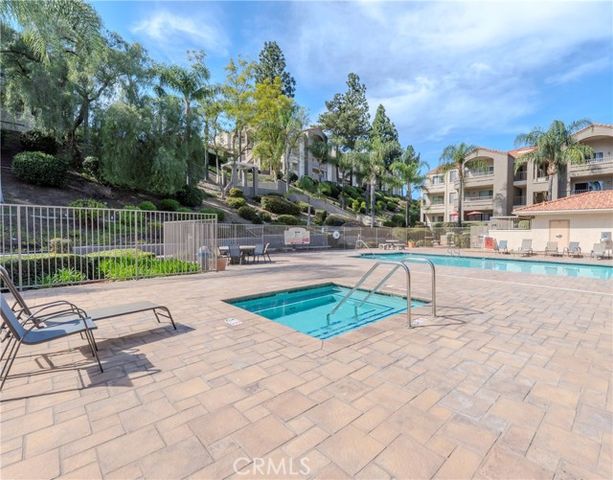 1010 La Terraza 207, Corona, CA 92879