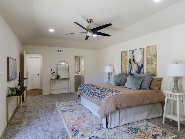 511 S Irick Street, Pilot Point, TX 76258