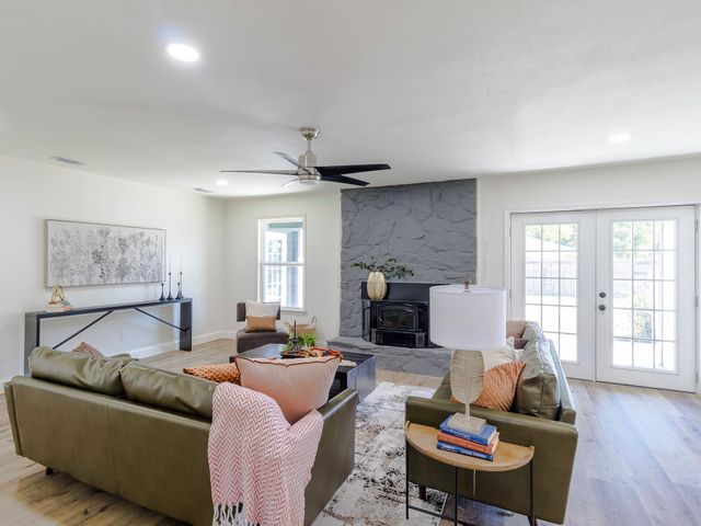 511 S Irick Street, Pilot Point, TX 76258