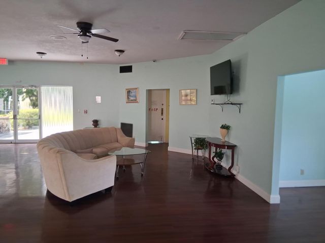 2100 Springdale Boulevard, Palm Springs, FL 33461