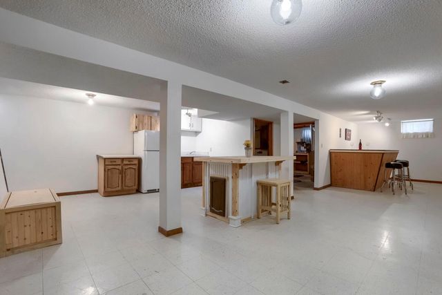 2021 English Street, Maplewood, MN 55109