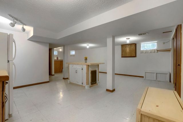 2021 English Street, Maplewood, MN 55109