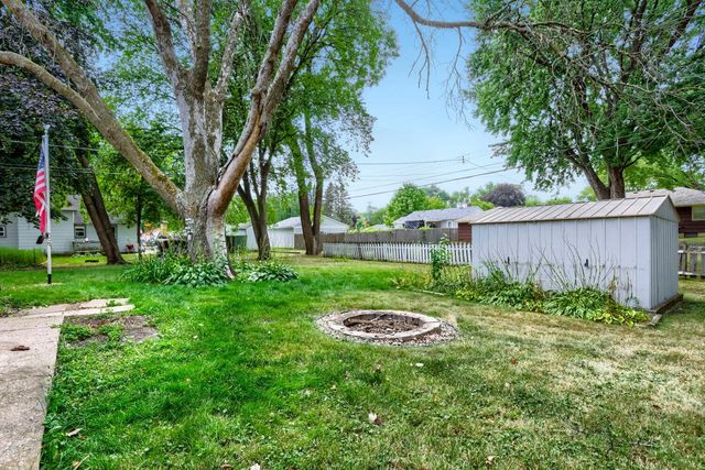 2021 English Street, Maplewood, MN 55109