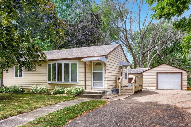 2021 English Street, Maplewood, MN 55109