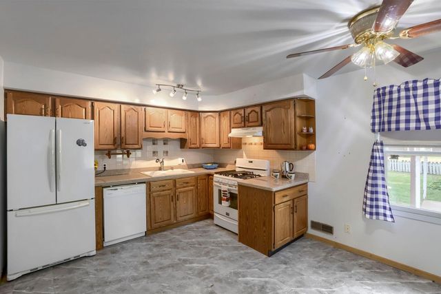 2021 English Street, Maplewood, MN 55109