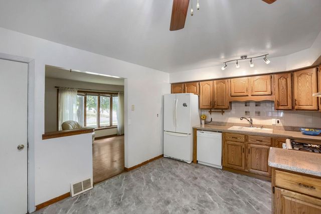 2021 English Street, Maplewood, MN 55109