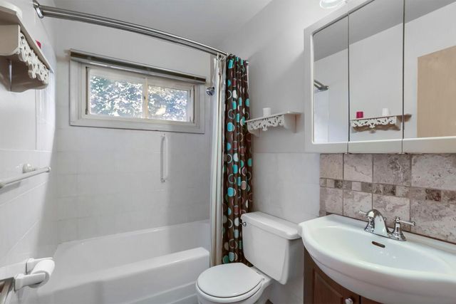 2021 English Street, Maplewood, MN 55109