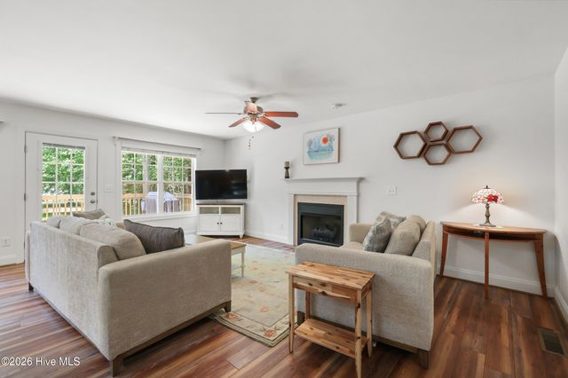 215 Oakmont Drive, Hampstead, NC 28443