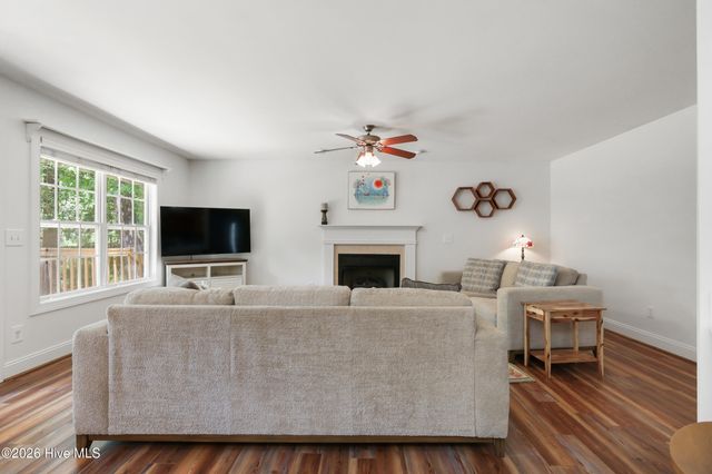 215 Oakmont Drive, Hampstead, NC 28443