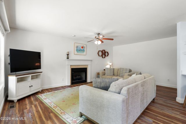 215 Oakmont Drive, Hampstead, NC 28443