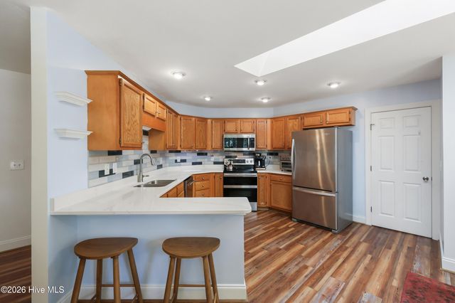 215 Oakmont Drive, Hampstead, NC 28443