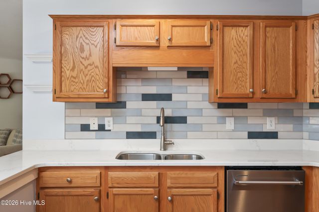 215 Oakmont Drive, Hampstead, NC 28443