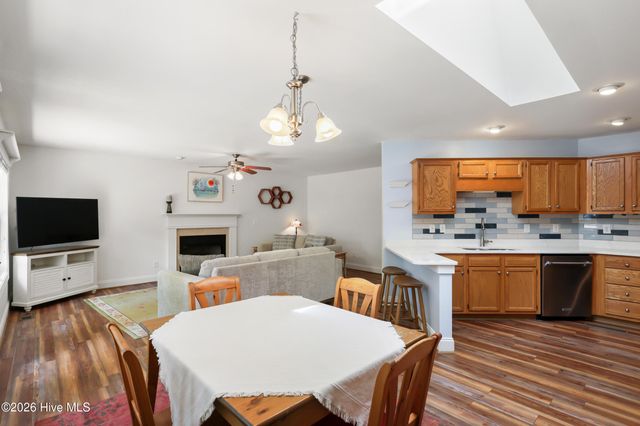 215 Oakmont Drive, Hampstead, NC 28443
