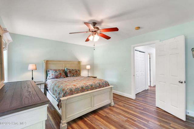 215 Oakmont Drive, Hampstead, NC 28443