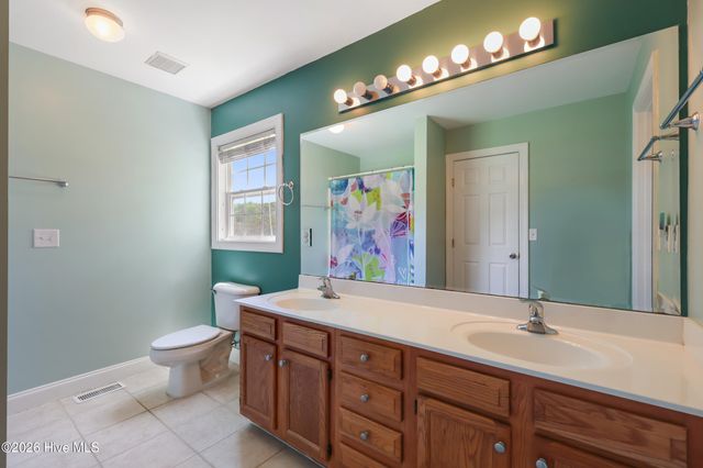 215 Oakmont Drive, Hampstead, NC 28443