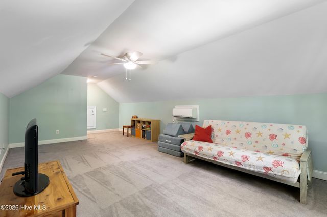 215 Oakmont Drive, Hampstead, NC 28443