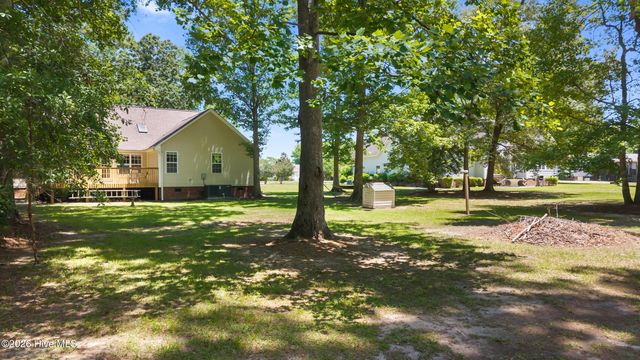215 Oakmont Drive, Hampstead, NC 28443