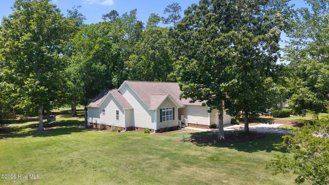 215 Oakmont Drive, Hampstead, NC 28443
