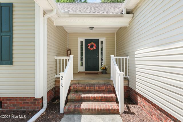 215 Oakmont Drive, Hampstead, NC 28443