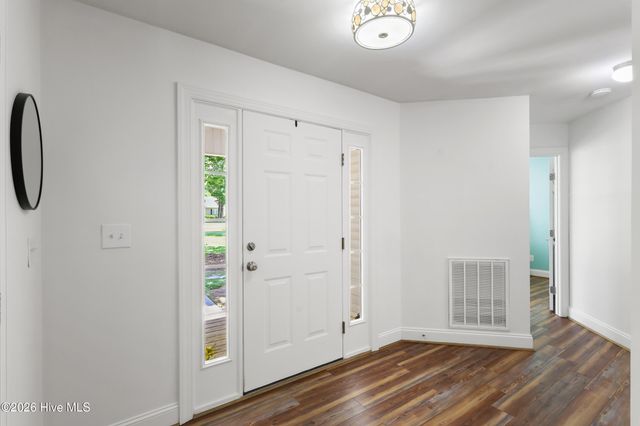 215 Oakmont Drive, Hampstead, NC 28443