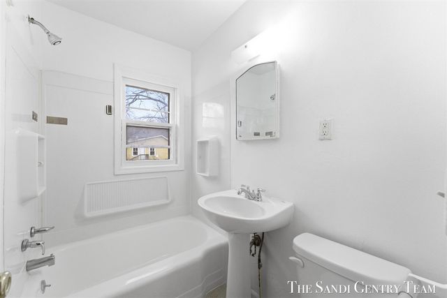 810 W Southern Avenue, Muskegon, MI 49441